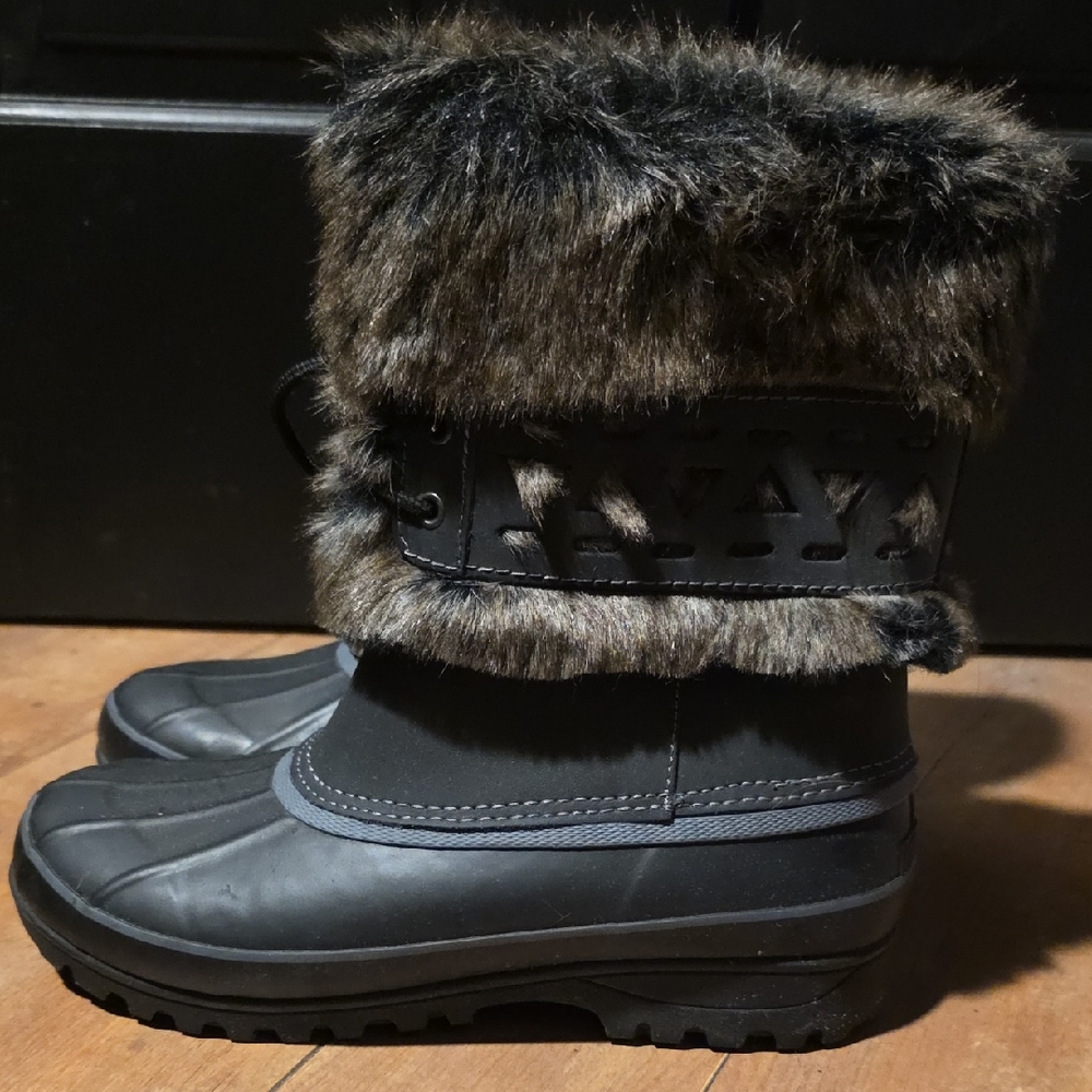 Khombu Black Winter Boots with Faux Fur
